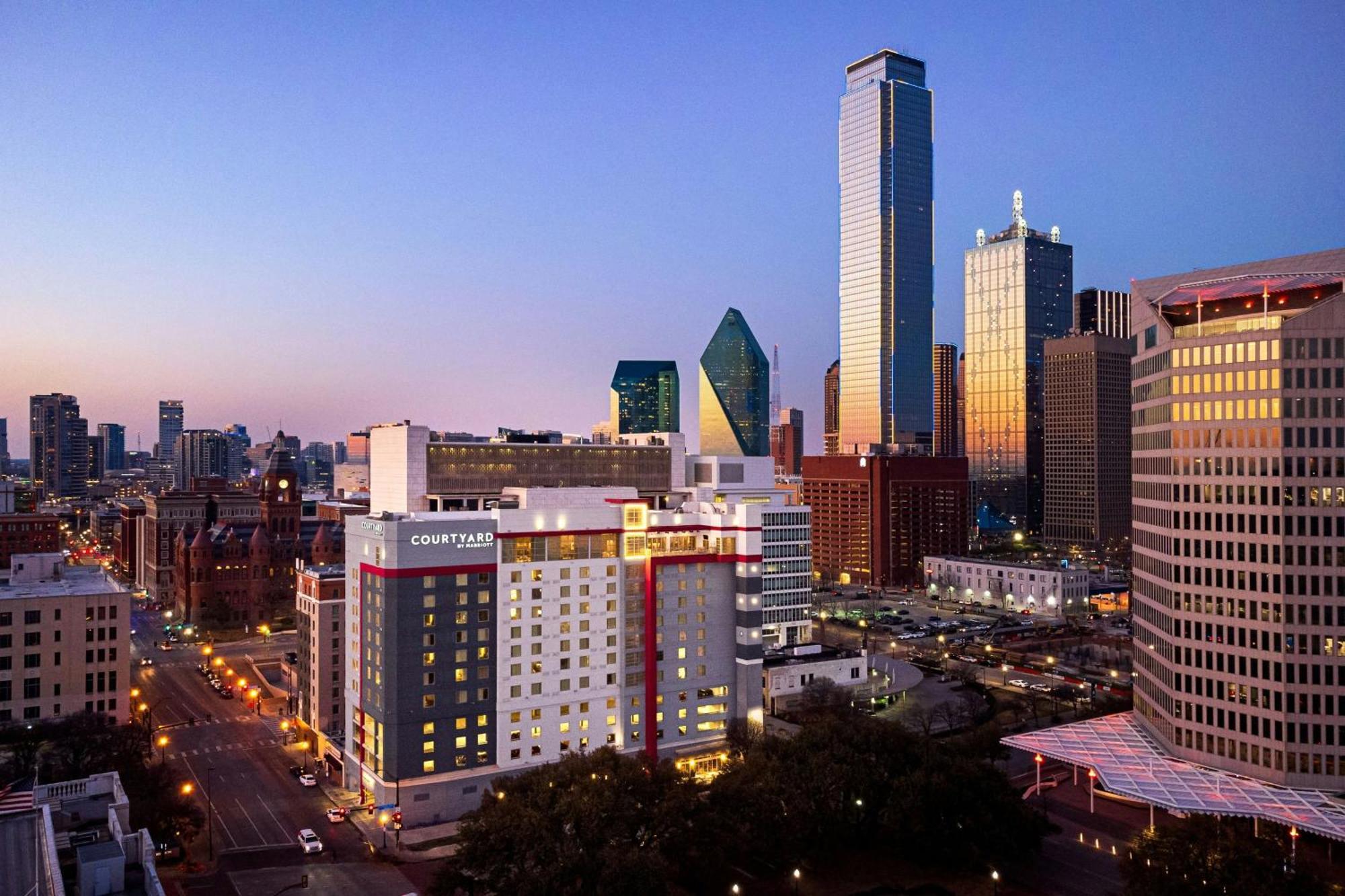 Courtyard By Marriott Dallas Downtown/Reunion District Zewnętrze zdjęcie